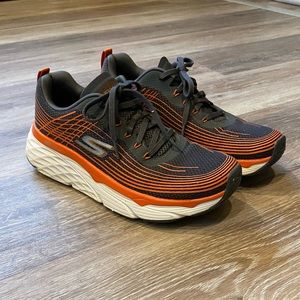 GOTTA GO! Skechers Men’s Size 9 Max Cushion